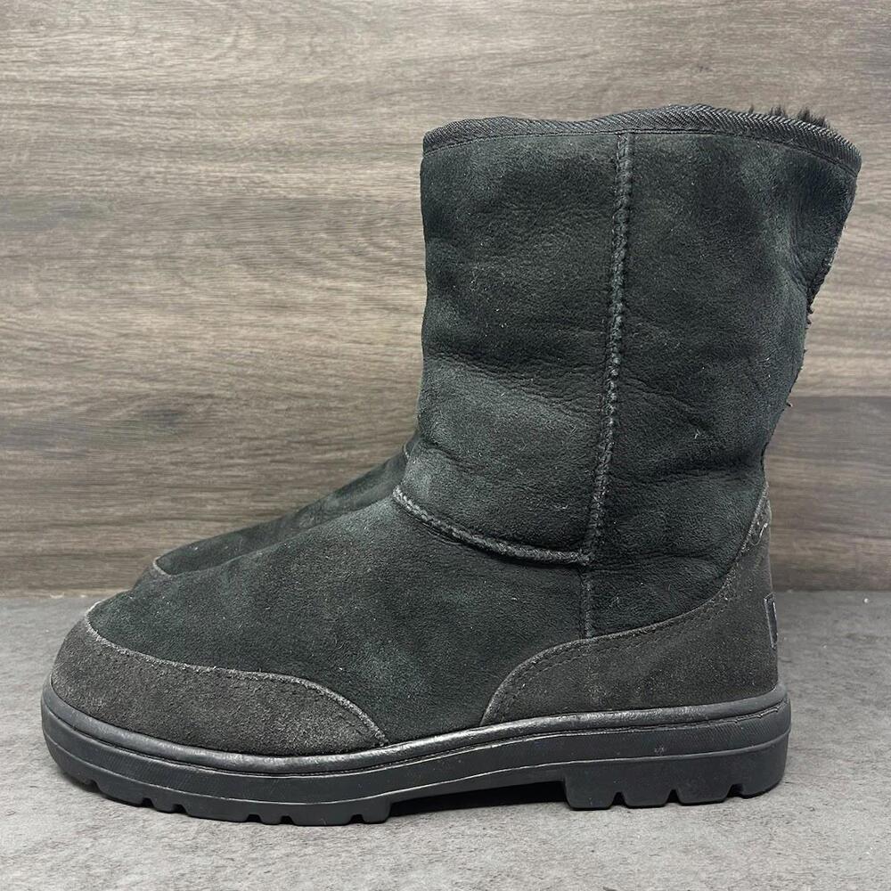 UGG Ultra Short Boots Womens Size 9 Black Suede Shearling Fur 5225